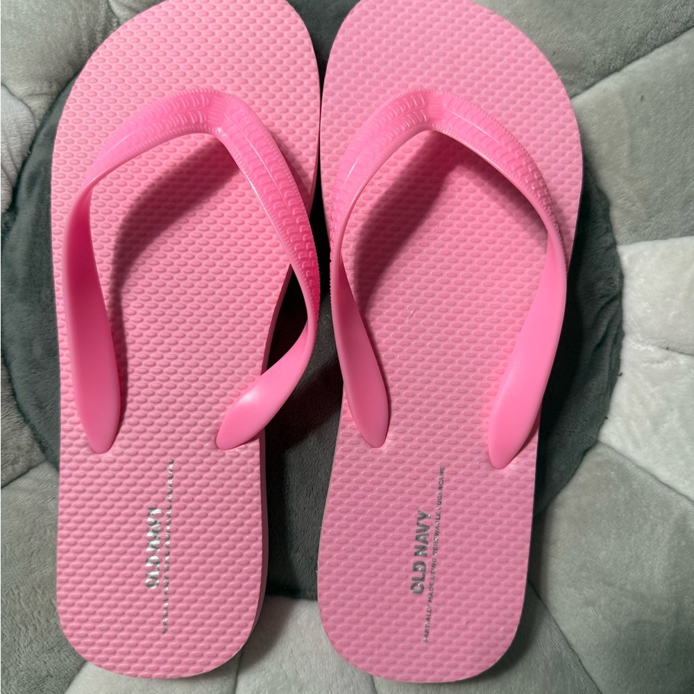 Old Navy Pink Flip Flop Sandals size 8 - Picture 2 of 2